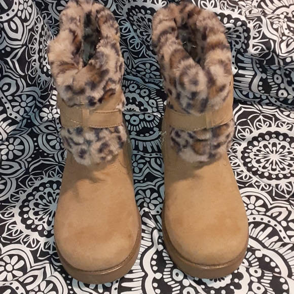 Boots - Picture 1 of 4